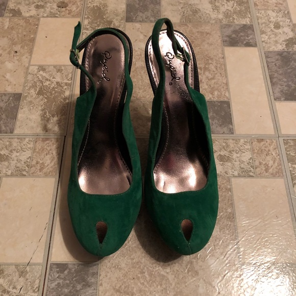 Ladies size 9 heels - Picture 2 of 2